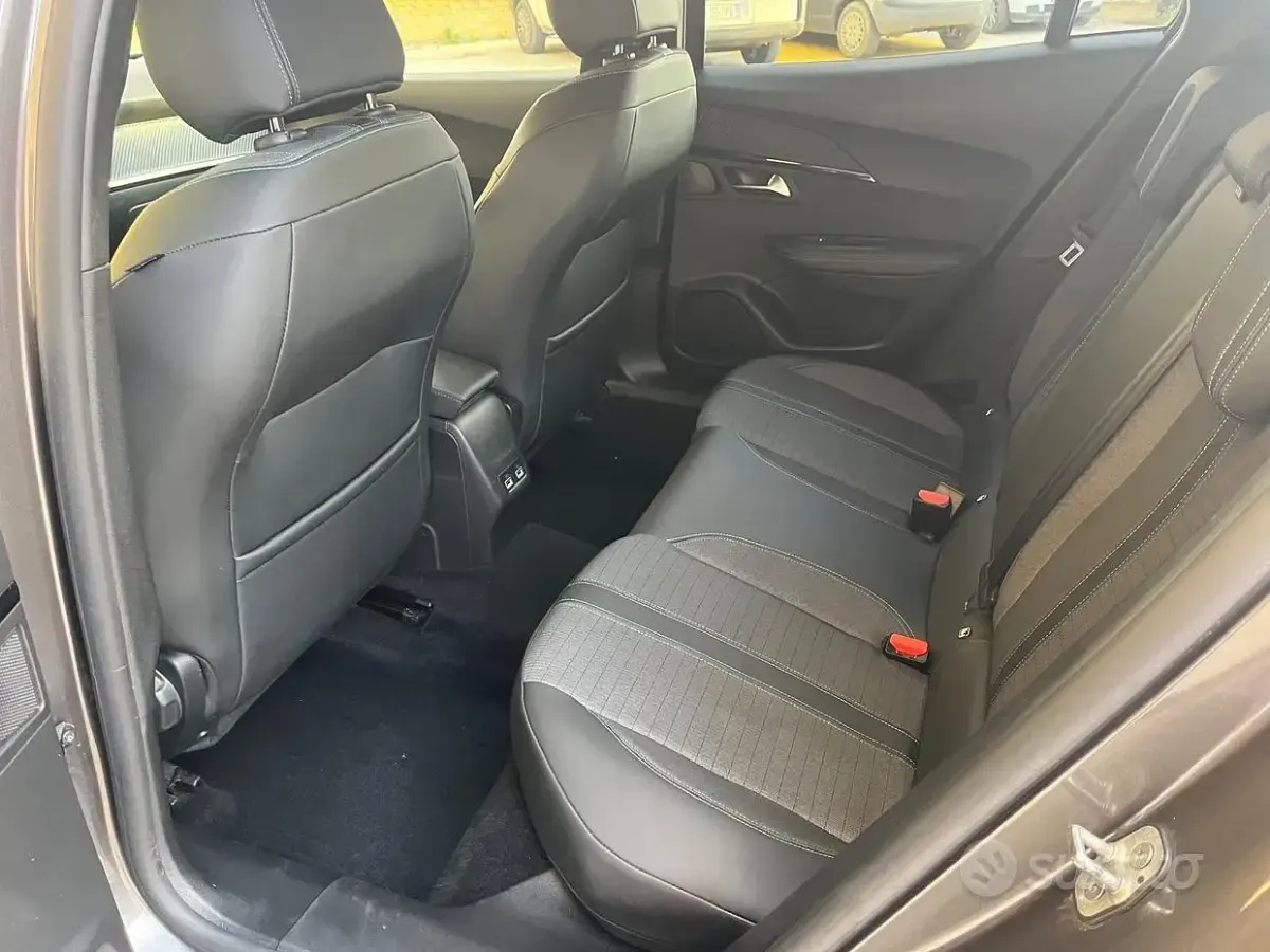 Usata Peugeot 2008 Allure 110 CV (80 kW) 2021 Grigio SUV
