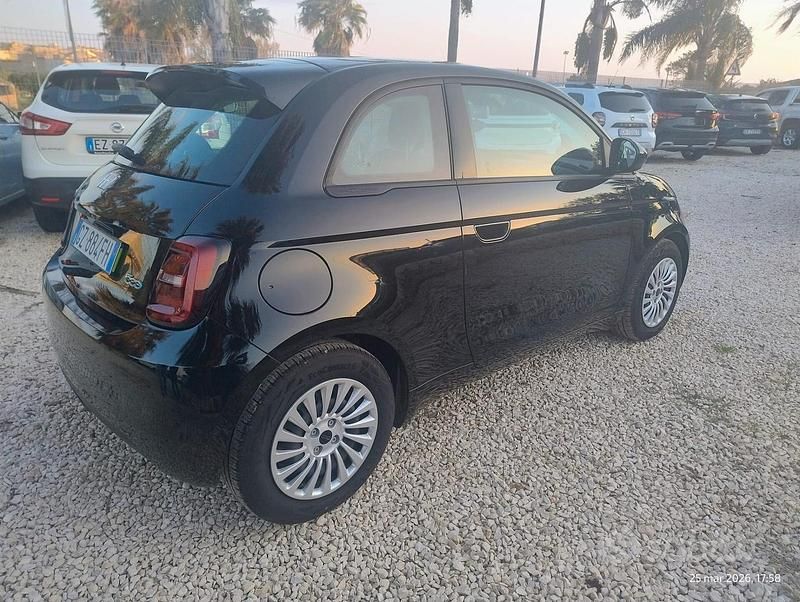 Nuova Fiat 500e Tech 86 kW (118 CV) 2025 Nero Berlina