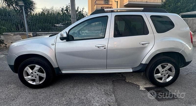 Grigio Usata 2010 Dacia Duster Tre volumi | 4999 € (Buon prezzo) - Immagine 1/4