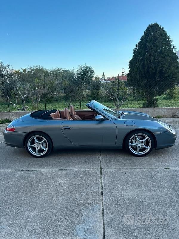 Usata Porsche 911 Carrera 4 325 CV (239 kW) 2003 Grigio Coupé