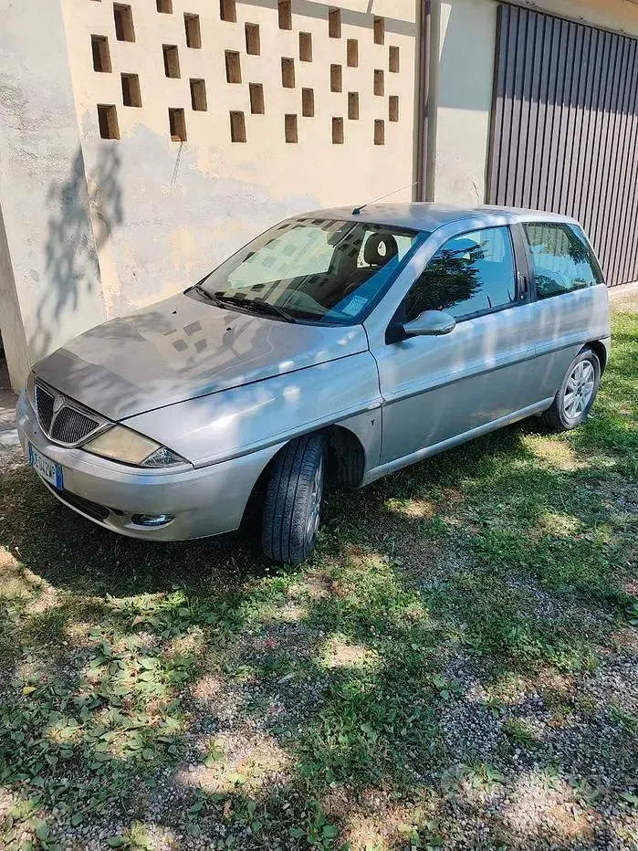 Usata Lancia Ypsilon 60 CV (44 kW) 2003 Utilitaria