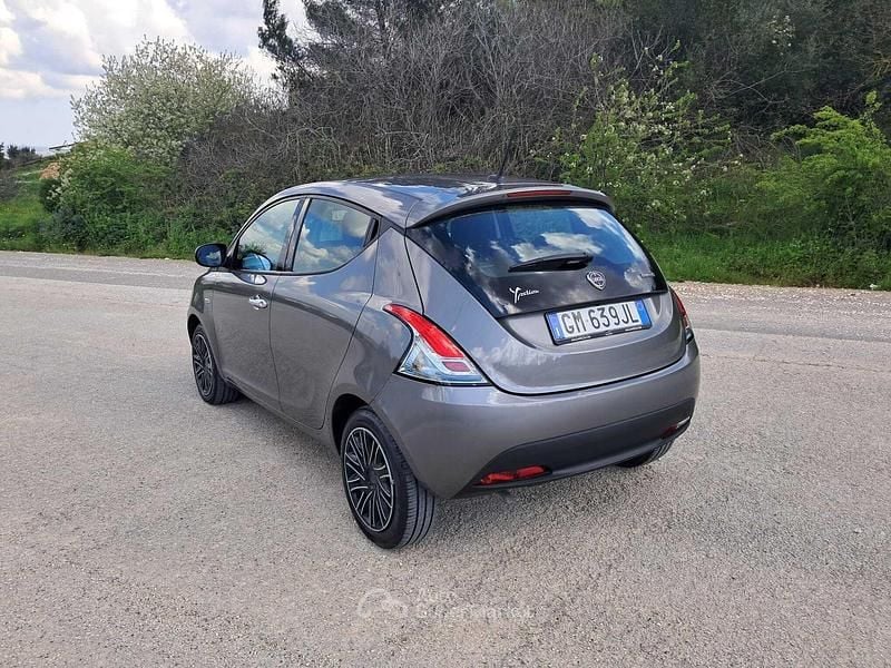 Usata Lancia Ypsilon Gold 69 CV (50 kW) 2023 Gray Utilitaria
