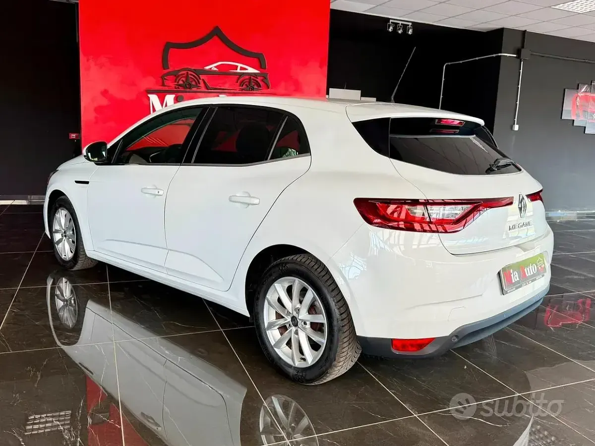 Usata Renault Mégane Business 116 CV (85 kW) 2020 Bianco Berlina