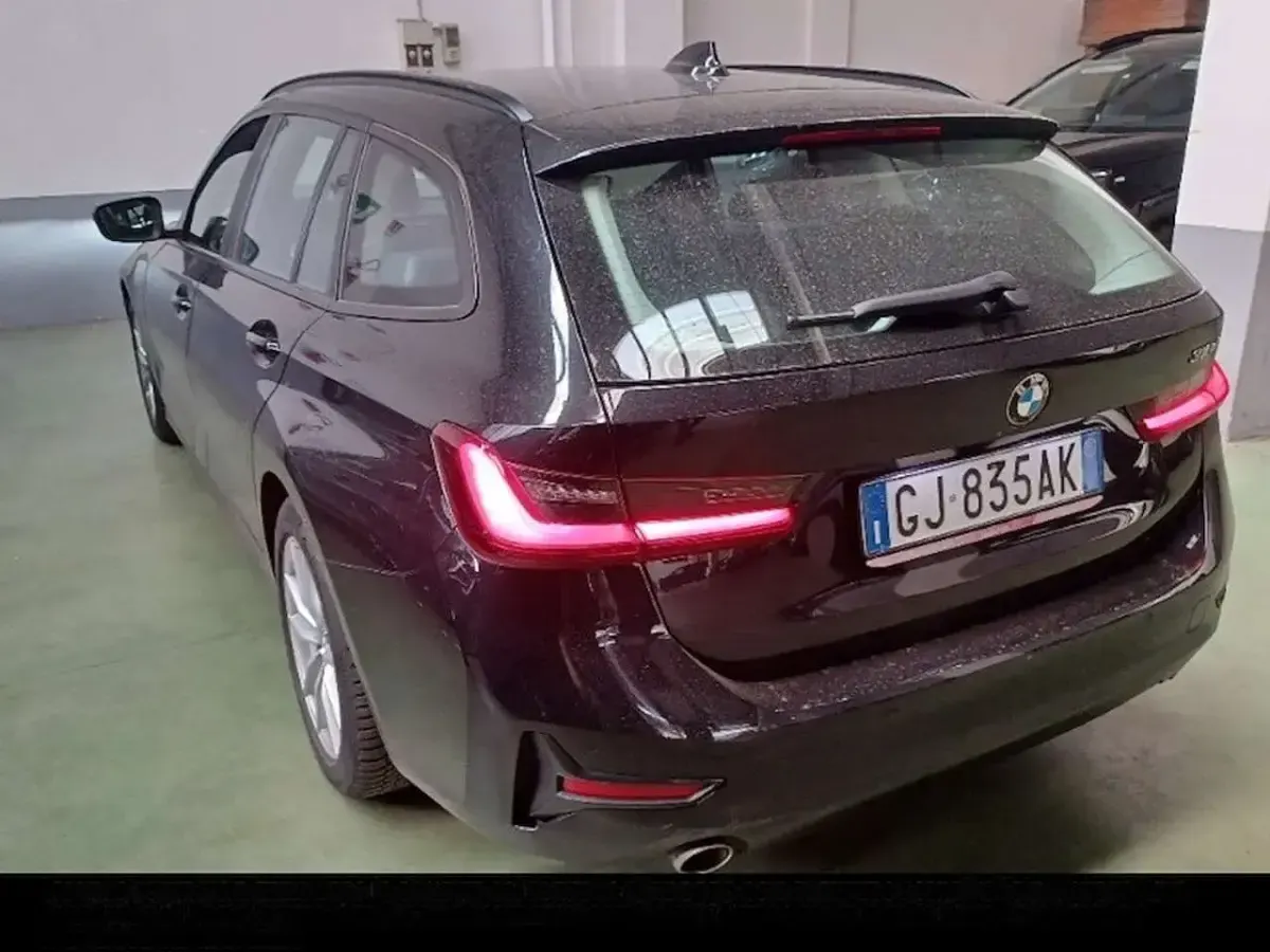 Begagnad BMW 318 Advantage 150 HK (110 kW) 2022 Svart Kombi