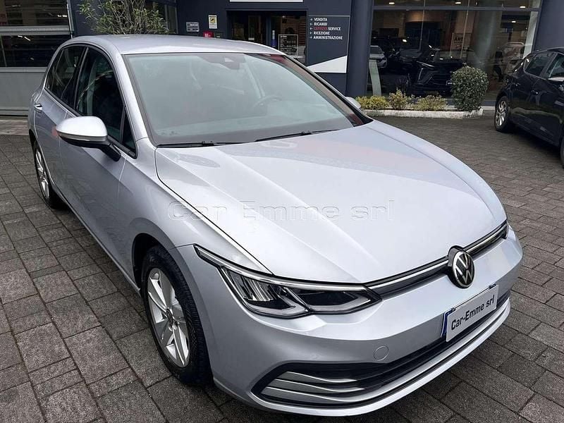 Argento riflesso Usata 2020 VW Golf VIII Life Tre volumi | 17.590 € (Super prezzo) - Immagine 1/4