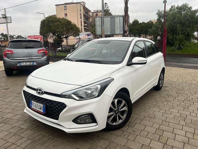 Bianco Usata 2018 Hyundai i20 Due volumi | 10.900 € (Cara) - Immagine 1/4