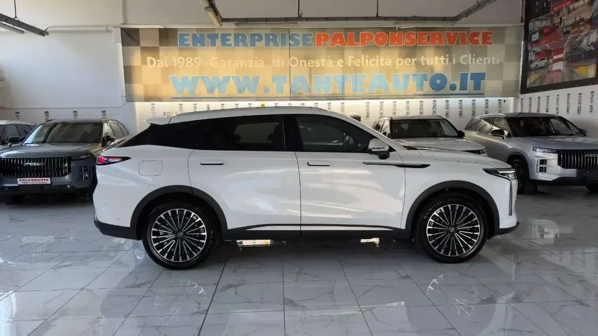 Usata Omoda 9 537 CV (394 kW) 2025 Khaki white SUV