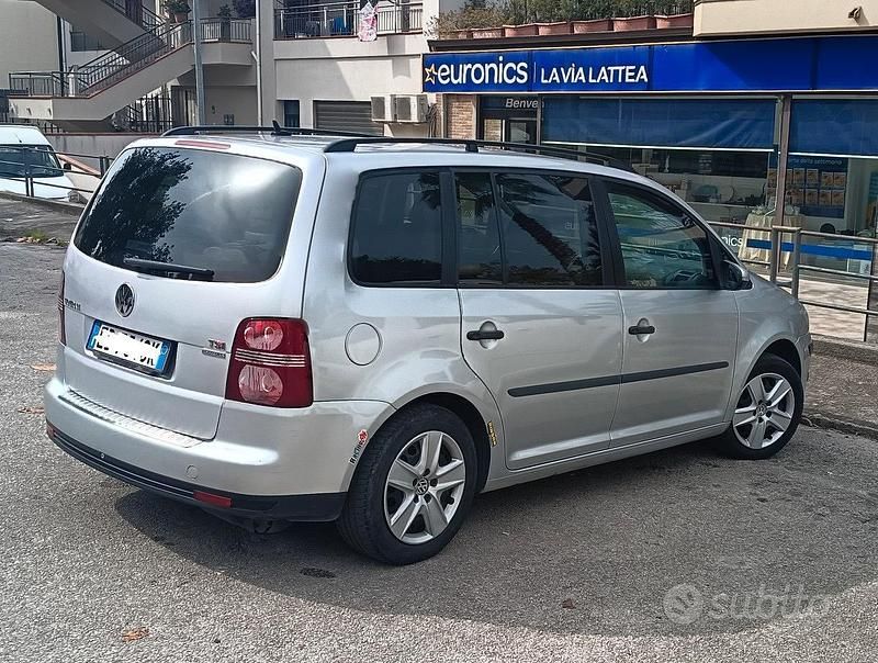 Usata VW Touran 150 CV (110 kW) 2010 Grigio Monovolume