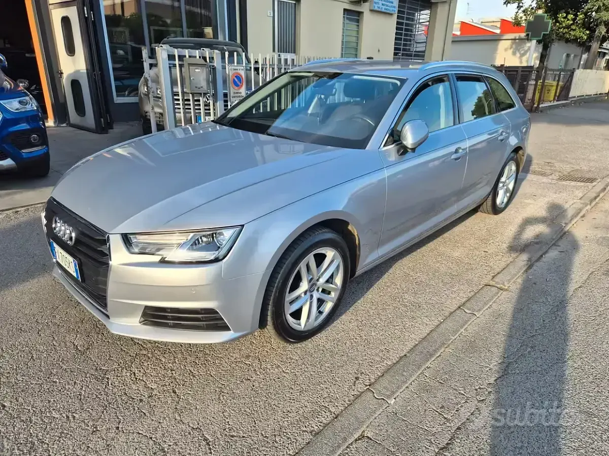 Usata Audi A4 Business 150 CV (110 kW) 2018 Grigio Station wagon