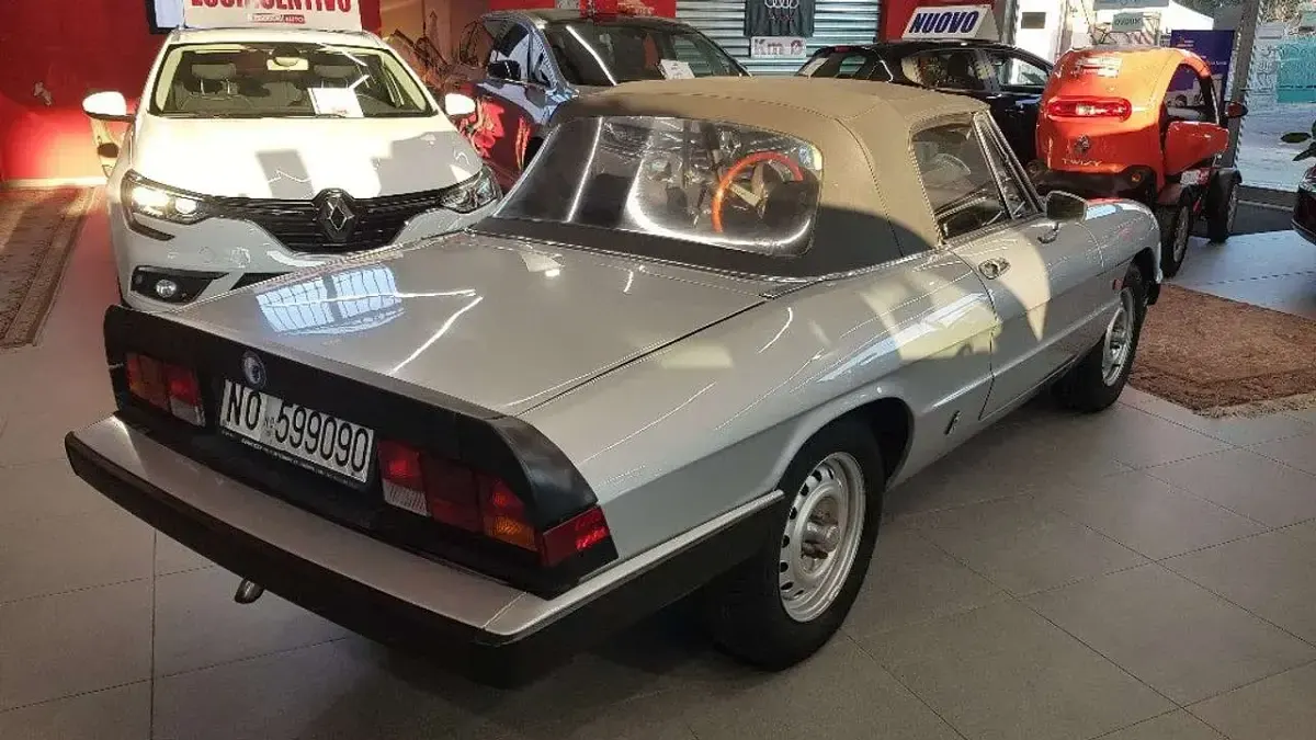 Usata Alfa Romeo Spider 103 CV (75 kW) 1983 Argento Cabrio
