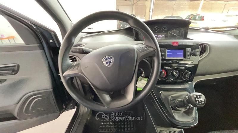 Usata Lancia Ypsilon Silver 69 CV (50 kW) 2023 Blu/azzurro Utilitaria