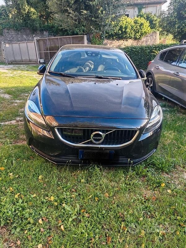 Usata 2017 Volvo V40 | 12.000 € (Buon prezzo) - Immagine 1/4