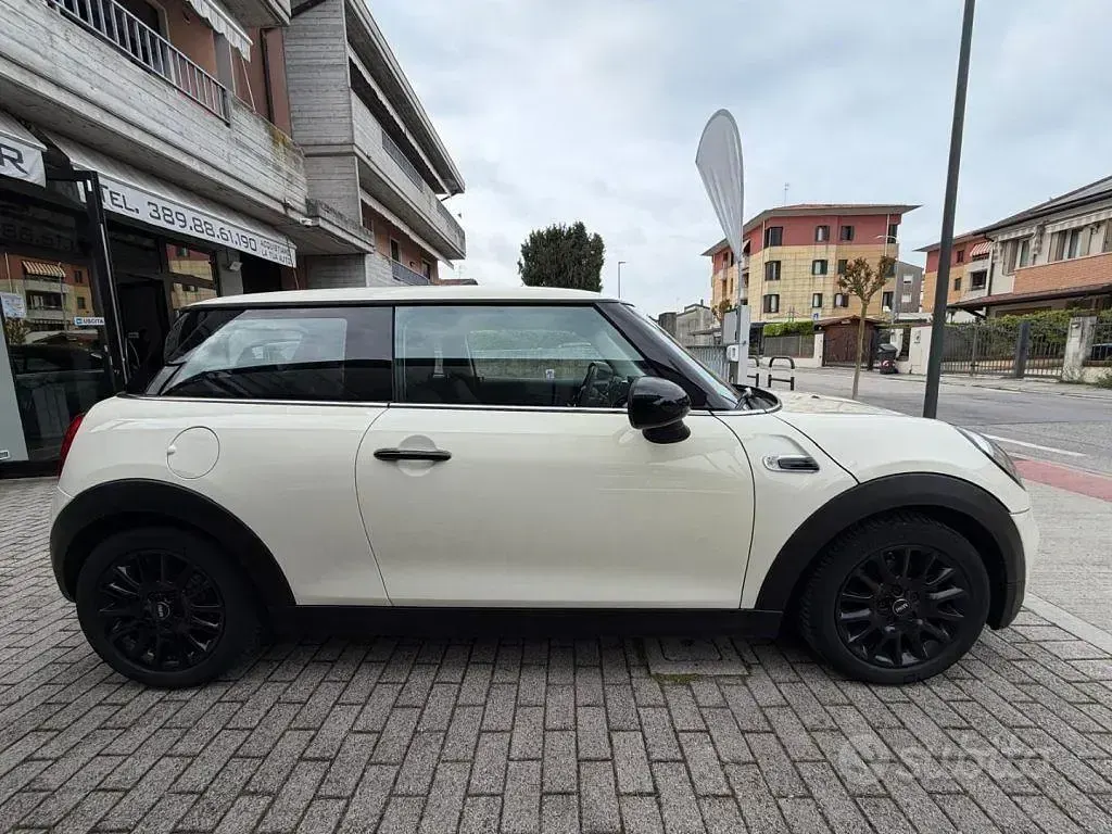 Usata Mini ONE 75 CV (55 kW) 2018 Beige Utilitaria