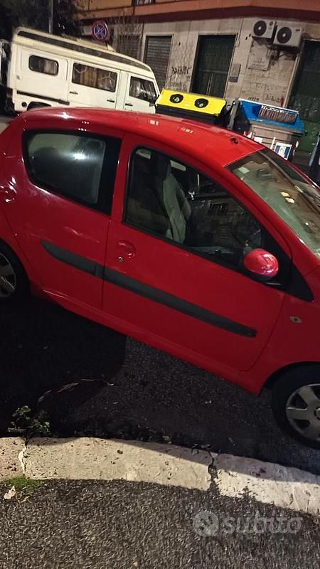 Usata Toyota Aygo Sol 68 CV (50 kW) 2009 Rosso Utilitaria