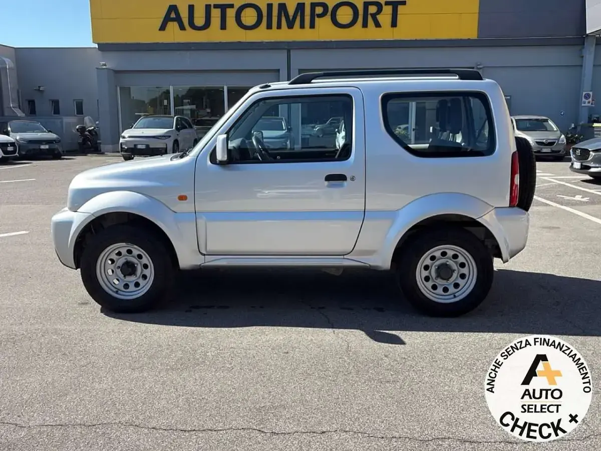 Usata Suzuki Jimny 86 CV (63 kW) 2011 Grigio SUV
