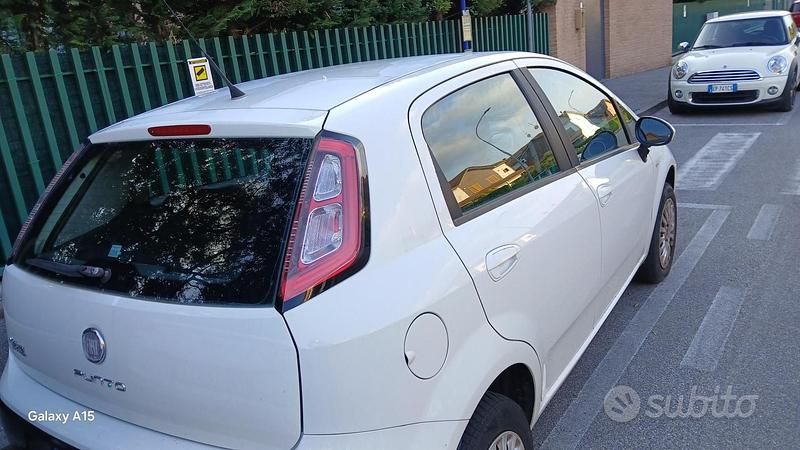 Usata Fiat Grande Punto Dynamic 77 CV (56 kW) 2009 Bianco Utilitaria