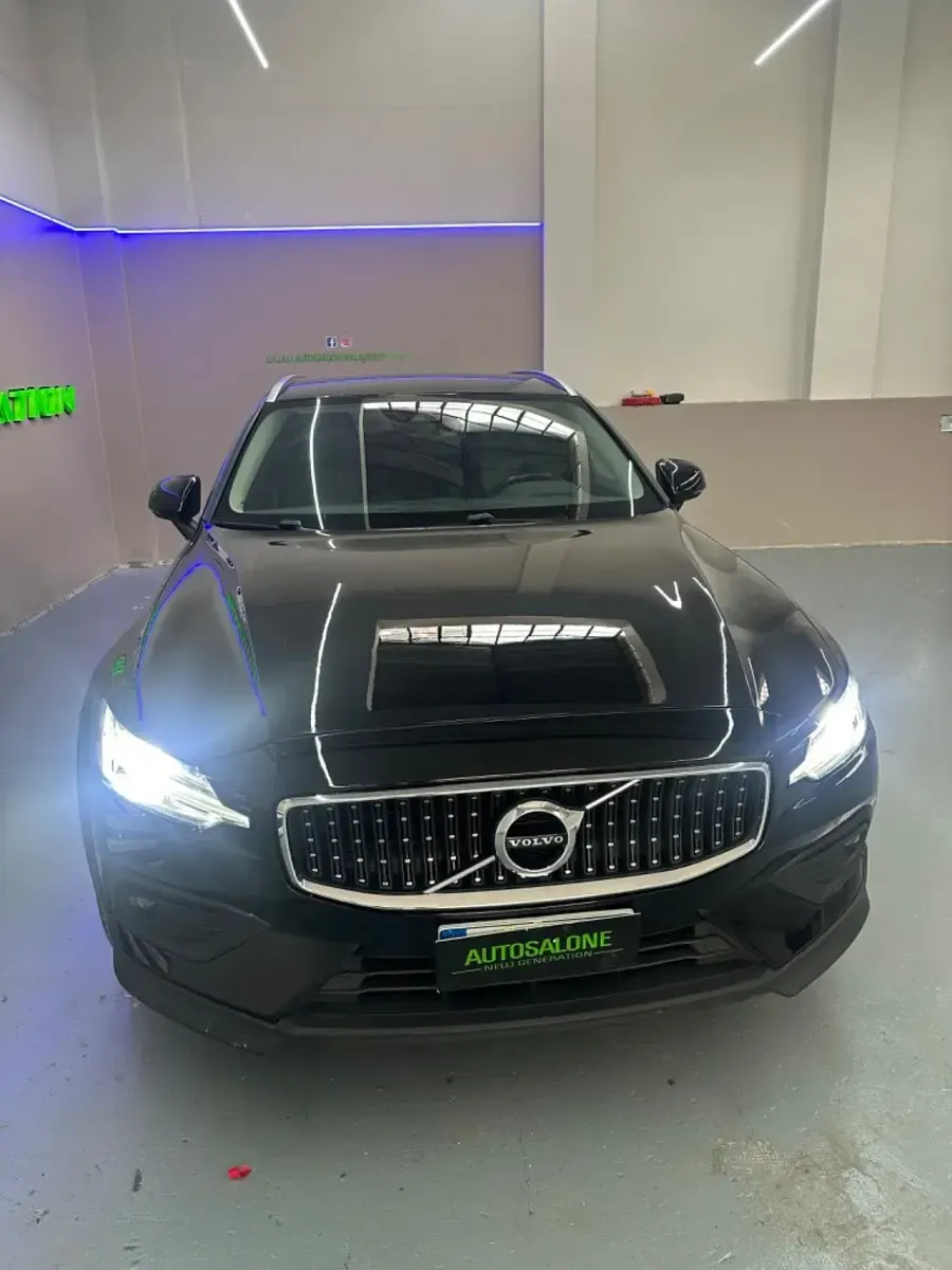 Usata Volvo V60 Business Edition 250 CV (183 kW) 2020 Nero Station wagon