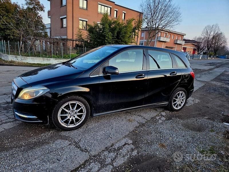 Usata Mercedes B200 Premium 136 CV (100 kW) 2014 Nero Monovolume