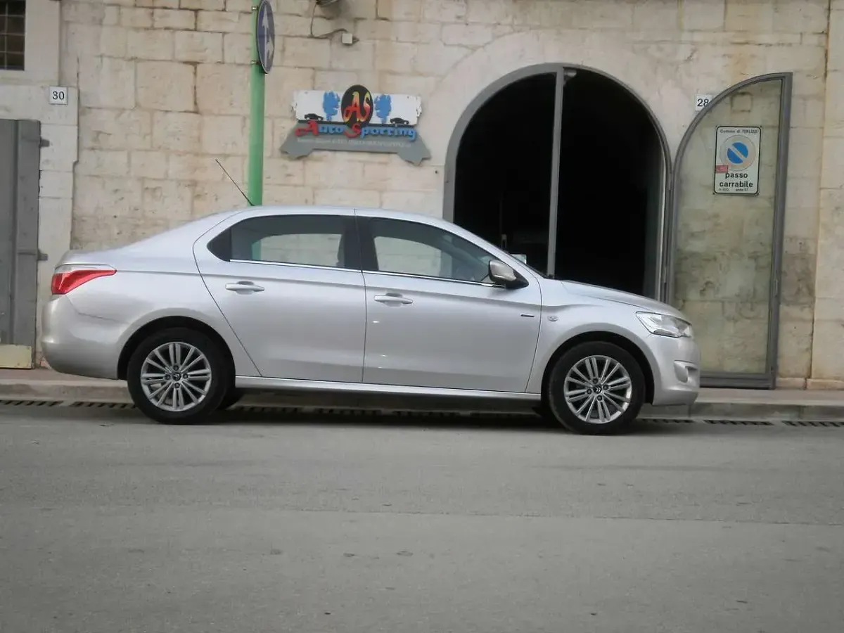 Usata Citroën C-Elysee I Exclusive 99 CV (72 kW) 2016 Girgio argento metallizzato Berlina