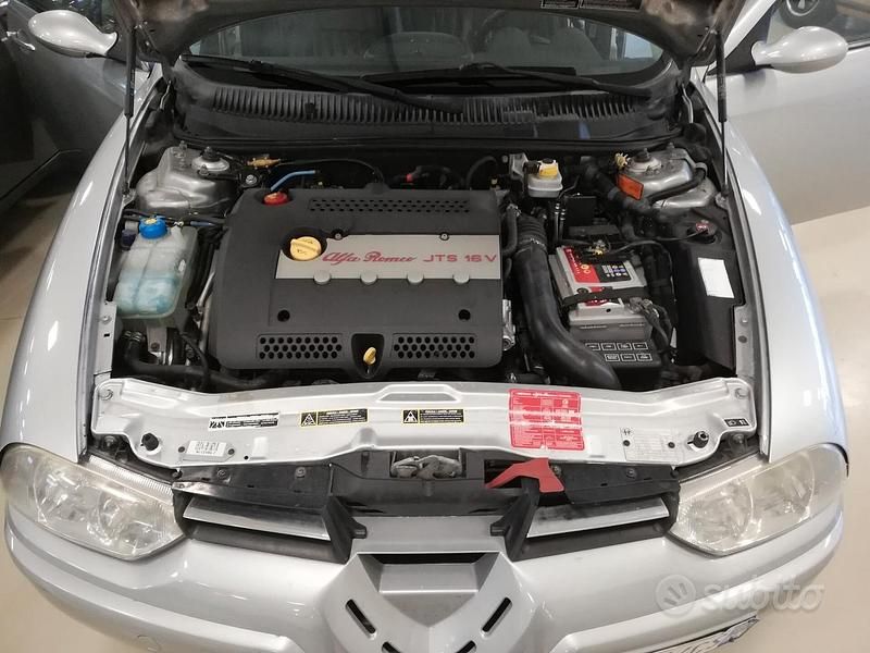 Usata Alfa Romeo 156 Distinctive 165 CV (121 kW) 2002 Grigio Berlina