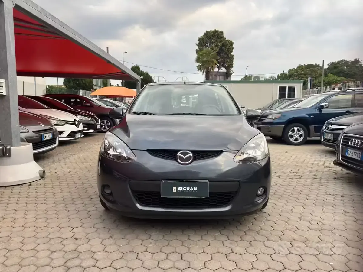 Usata Mazda 2 75 CV (55 kW) 2010 Grigio Utilitaria