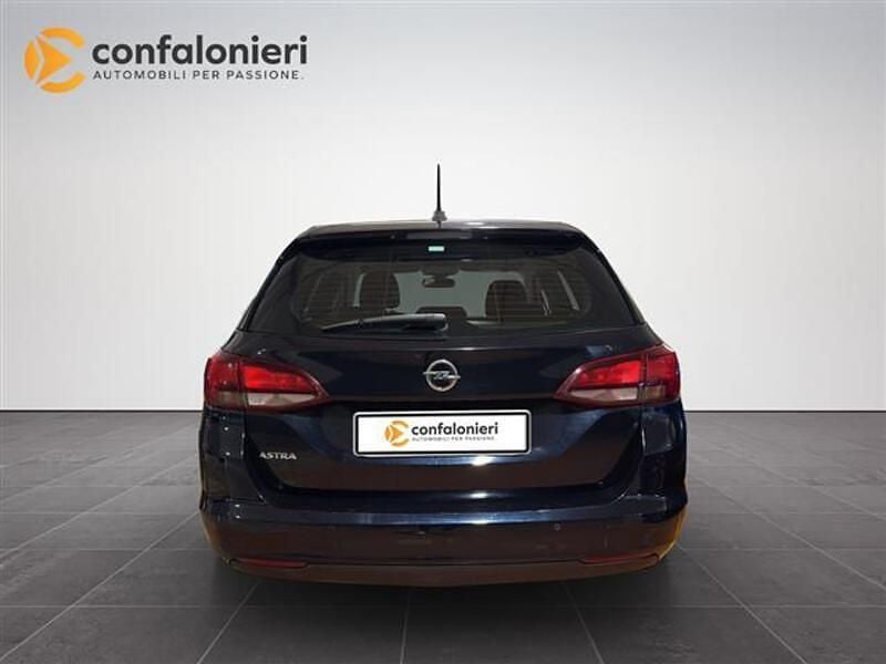 Usata Opel Astra Dynamic 110 CV (80 kW) 2019 Blu scuro Station wagon