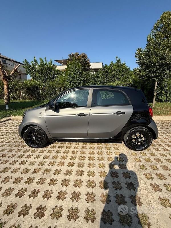 Usata Smart ForFour 71 CV (52 kW) 2019 Grigio Utilitaria