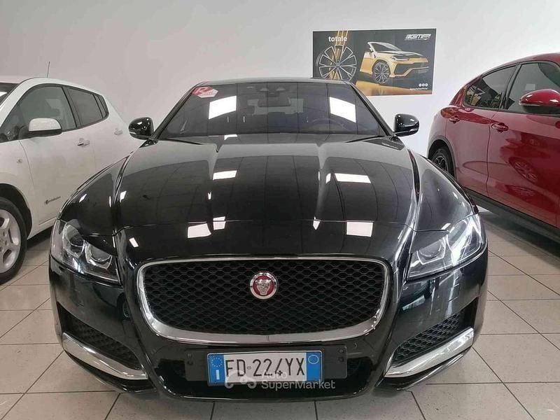 Usata Jaguar XF Prestige 180 CV (132 kW) 2016 Nero Berlina