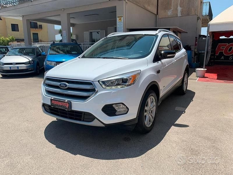 Bianco Usata 2017 Ford Kuga Titanium SUV | 12.999 € (Ottimo prezzo) - Immagine 1/4