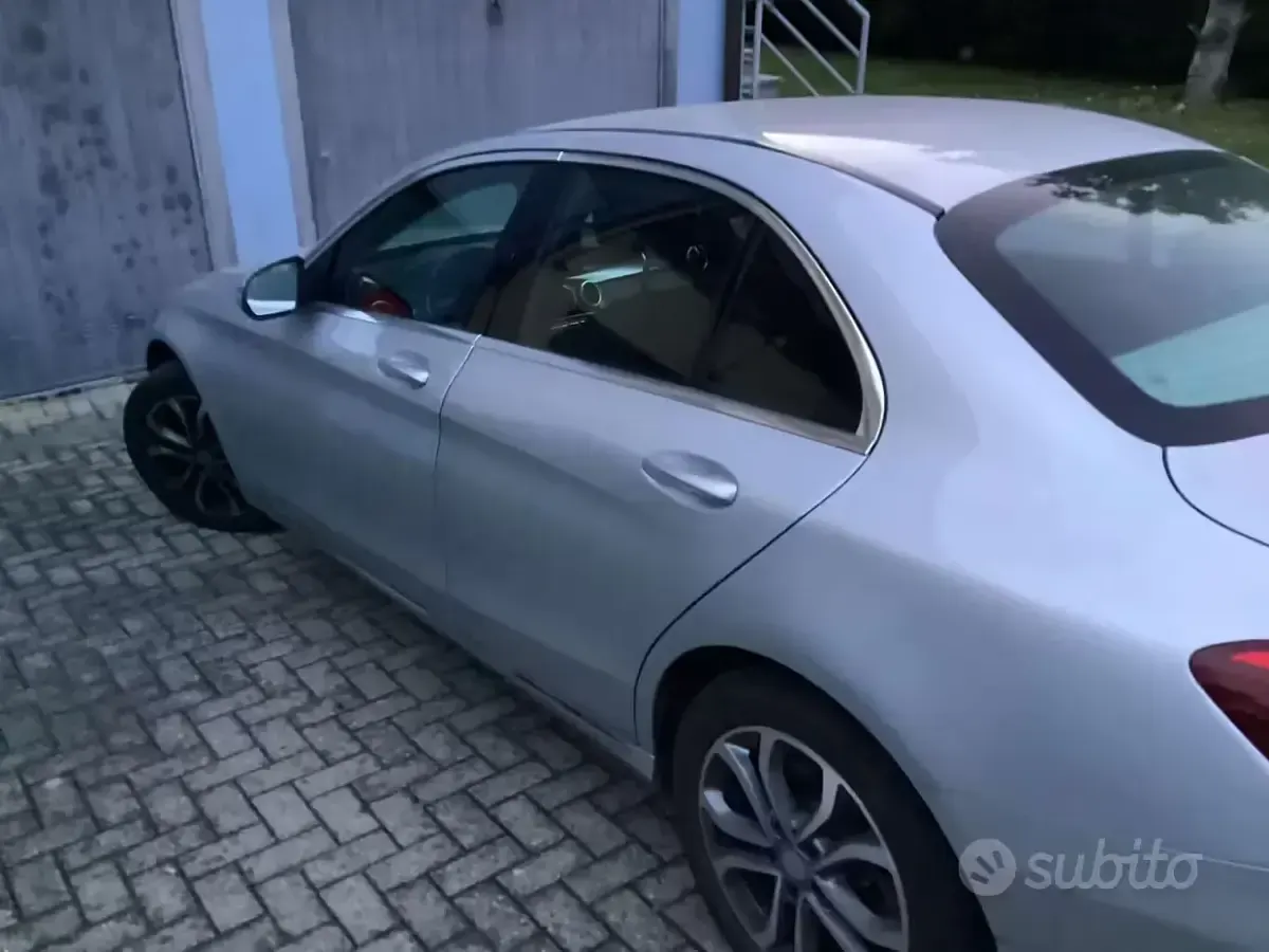 Usata Mercedes C220 170 CV (125 kW) 2017 Grigio Berlina