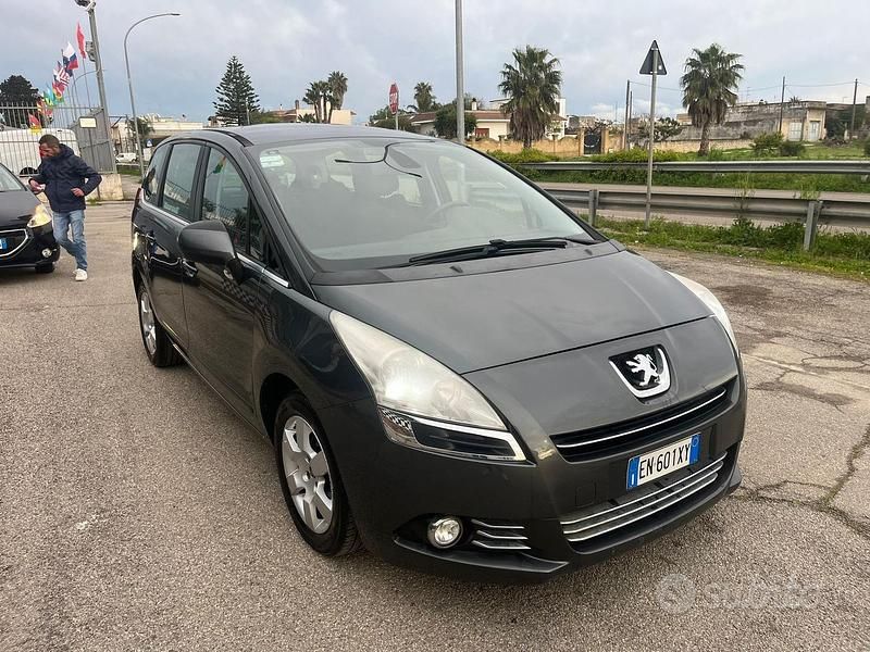 Usata Peugeot 5008 Active 115 CV (84 kW) 2013 Grigio Monovolume