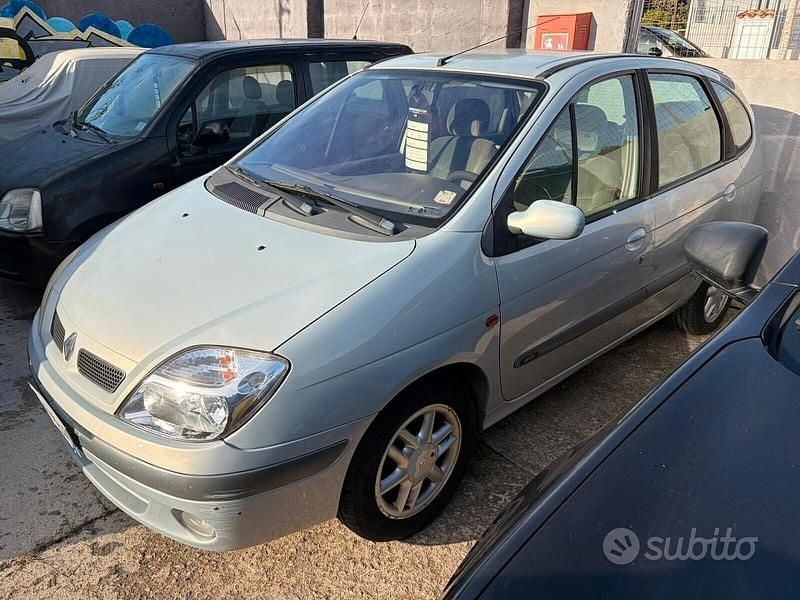 Grigio Usata 2013 Renault Scénic III Monovolume | 1950 € (Super prezzo) - Immagine 1/4