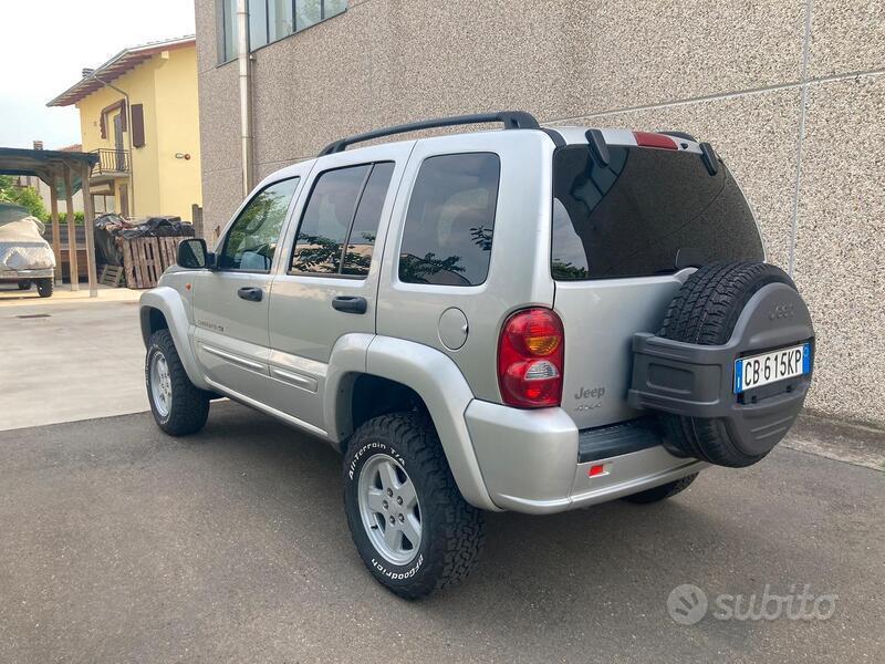 Usato 2003 Jeep Cherokee 2.5 Diesel 143 CV (8.600 €)