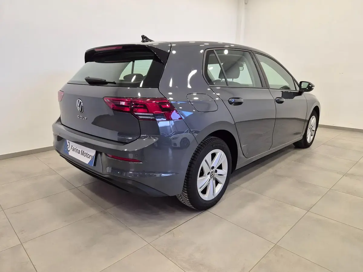 Usado VW Golf VIII Business 110 CV (80 kW) 2024 Negro Berlina
