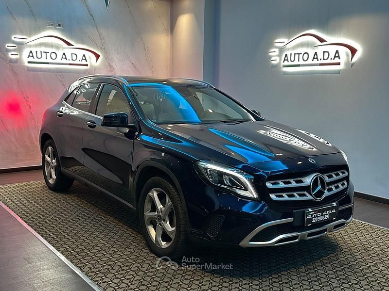 Usata Mercedes GLA200 Premium 136 CV (100 kW) 2018 Blu/azzurro SUV