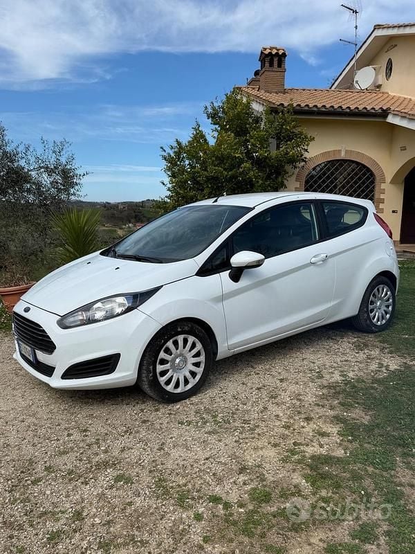 Usata Ford Fiesta Titanium 96 CV (70 kW) 2014 Bianco Utilitaria