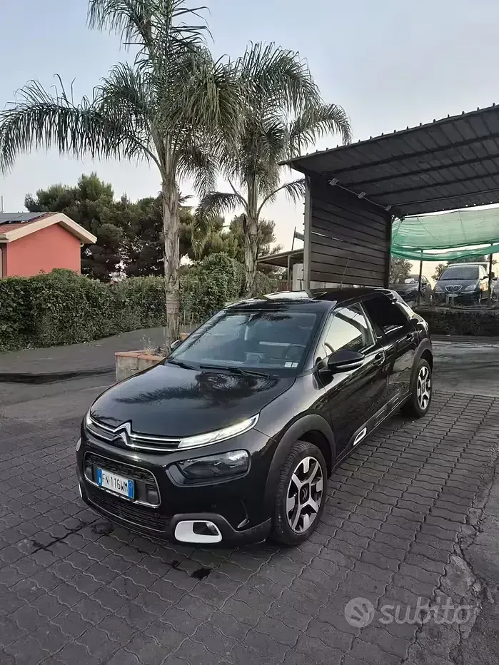Usata Citroën C4 Shine 99 CV (72 kW) 2018 Nero SUV