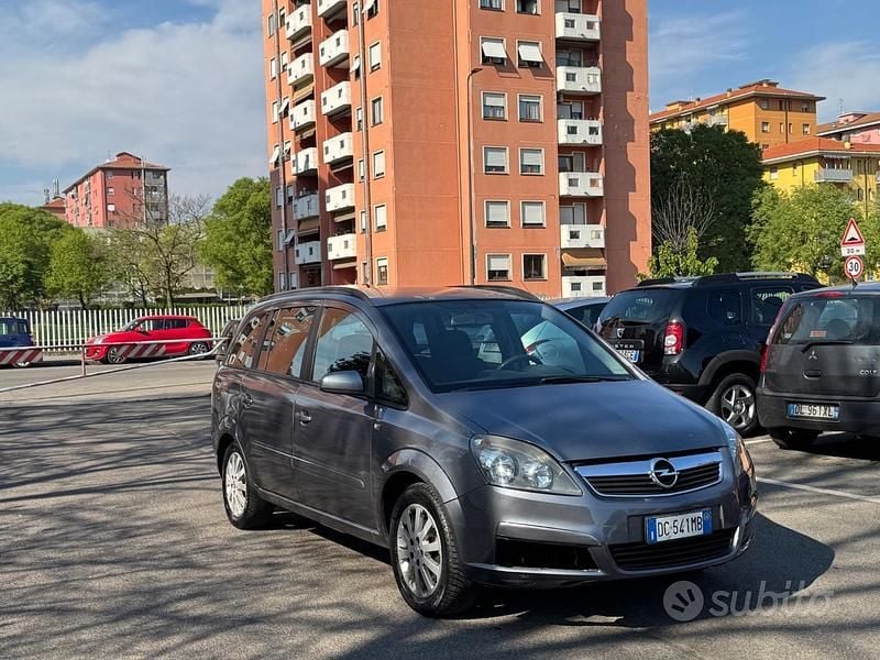 Usata Opel Zafira Club 140 CV (102 kW) 2006 Grigio Monovolume