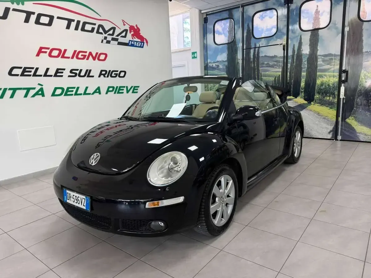Usata VW New Beetle 102 CV (75 kW) 2008 Nero Utilitaria