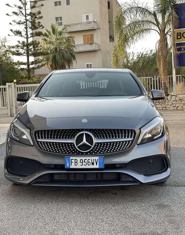Usata Mercedes A180 Premium 122 CV (89 kW) 2015 Grigio Berlina