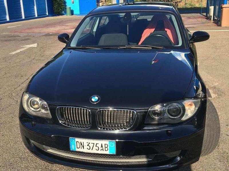 Nero Usata 2008 BMW 120 Due volumi | 7600 € (Cara) - Immagine 1/4