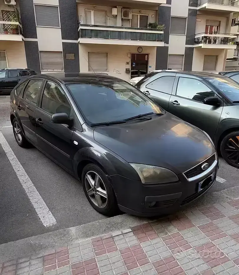 Usata Ford Focus 90 CV (66 kW) 2006 Nero Berlina