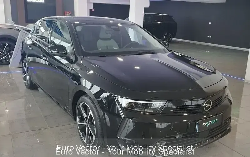 Usata Opel Astra Ultimate 131 CV (96 kW) 2024 Utilitaria
