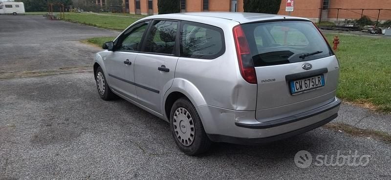 Usata Ford Focus 90 CV (66 kW) 2005 Grigio Station wagon