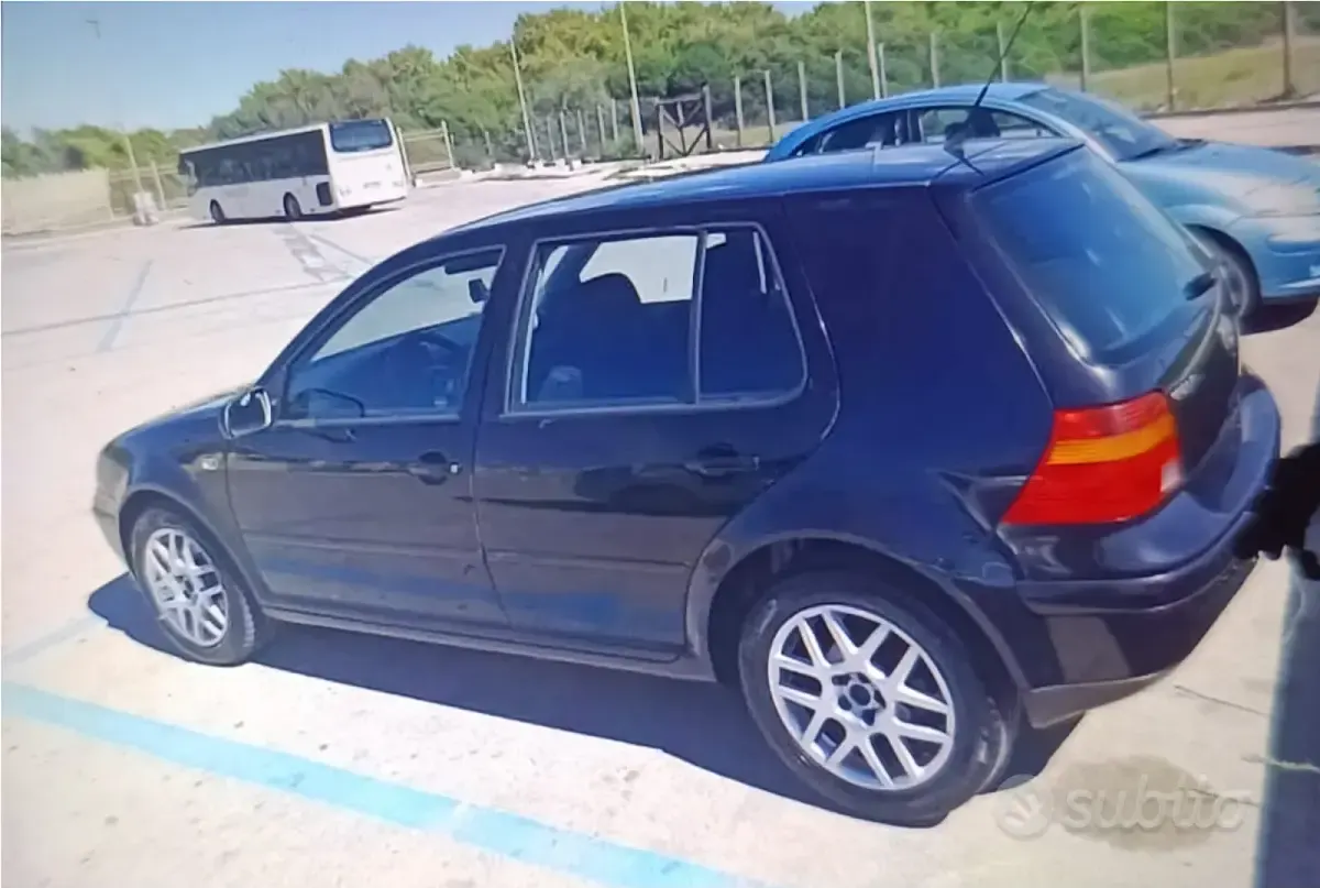 Usata VW Golf IV 101 CV (74 kW) 2003 Nero Berlina