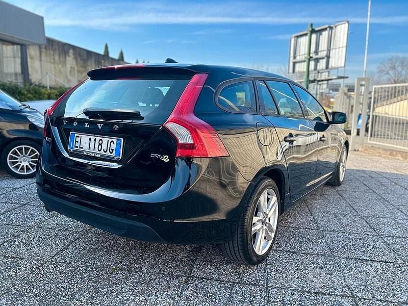 Usata Volvo V60 115 CV (84 kW) 2012 Nero Station wagon