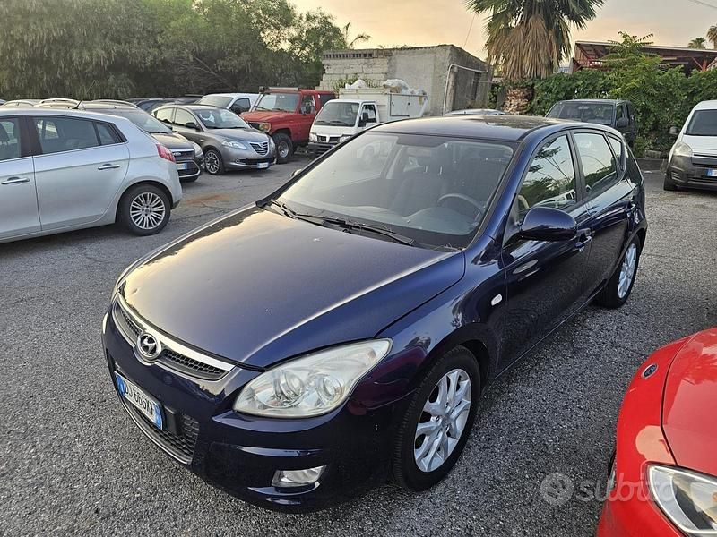 Blu Usata 2008 Hyundai i30 Tre volumi | 3990 € (Buon prezzo) - Immagine 1/4