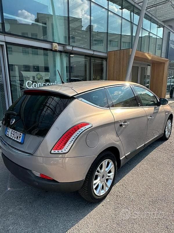 Usata Lancia Delta 130 CV (95 kW) 2012 Grigio Utilitaria