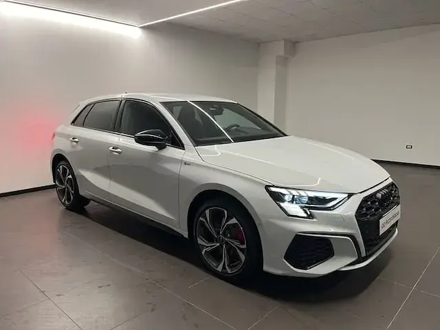 Usata Audi A3 S-Line 245 CV (180 kW) 2024 Bianco ghiaccio metallizzato Berlina