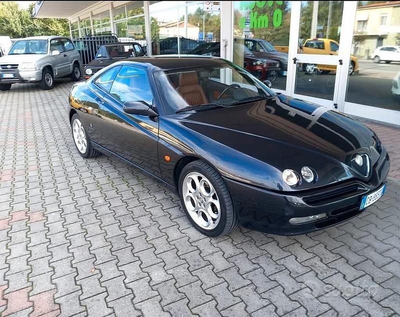 Usata Alfa Romeo GTV 150 CV (110 kW) 2002 Nero Coupé